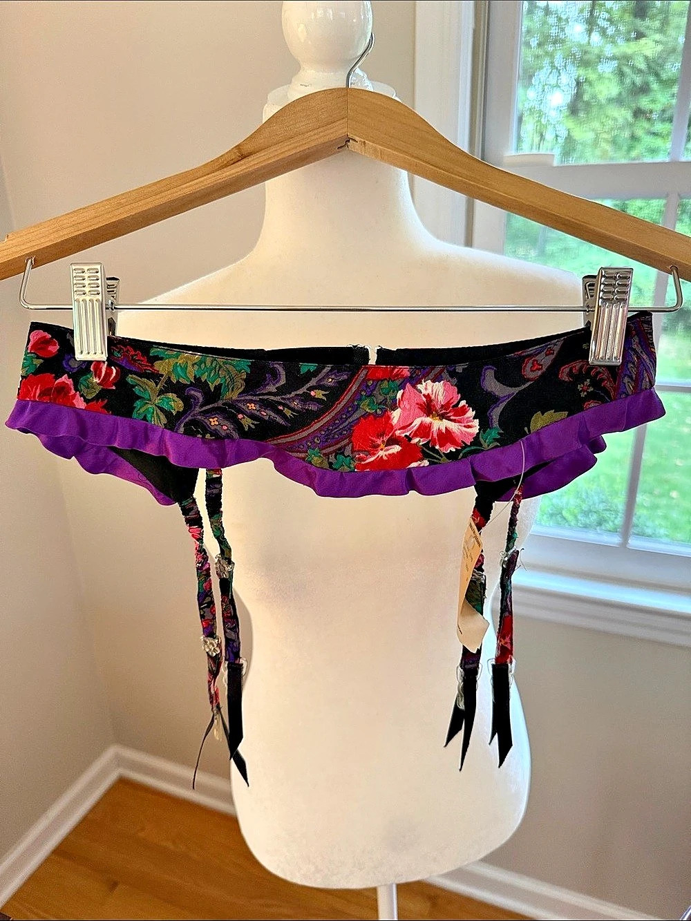 ADAGIO INTIMO 100% Silk Floral Garter Belt in Black & Purple Size Small NWT